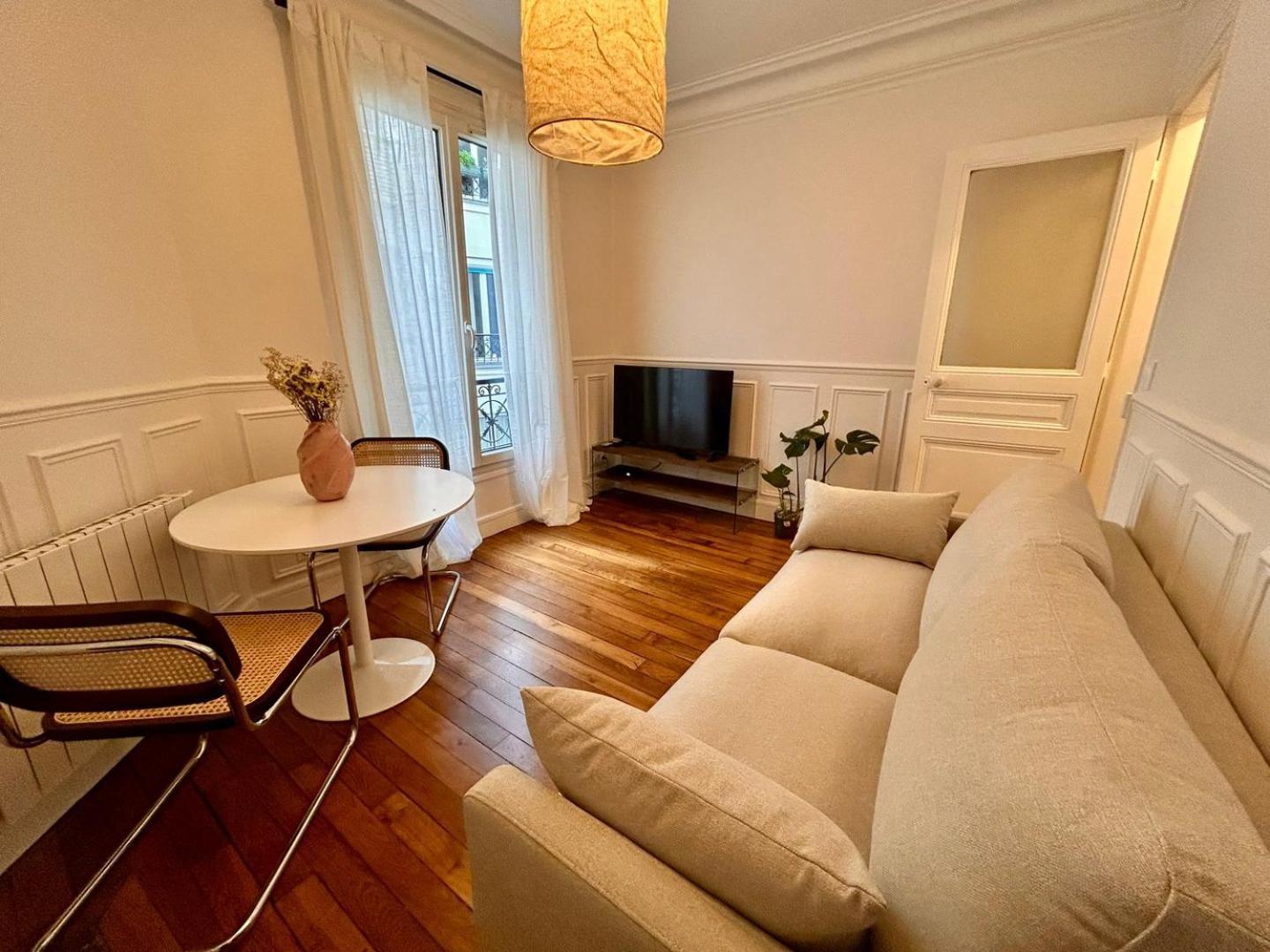 Apartment Parisian Nest